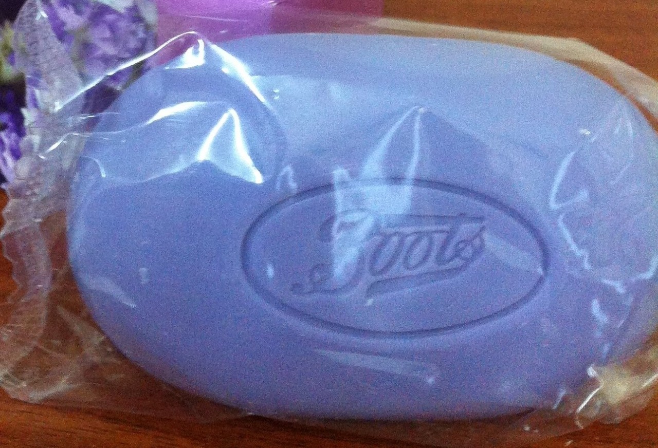 Boots Moisturising Soap Lavender  薰衣草保濕潔膚皂 85g